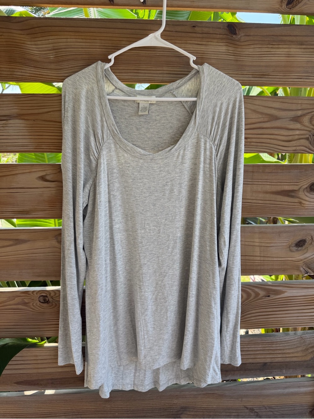 Neiman Marcus Light Gray Long-Sleeve Scoop Neck Tee